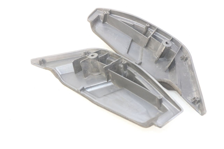 photo de PAIRE CALE PIED ARRIERE PIAGGIO X9 EVOLUTION 500 (2003 - 2005) - Zoom état d’usage