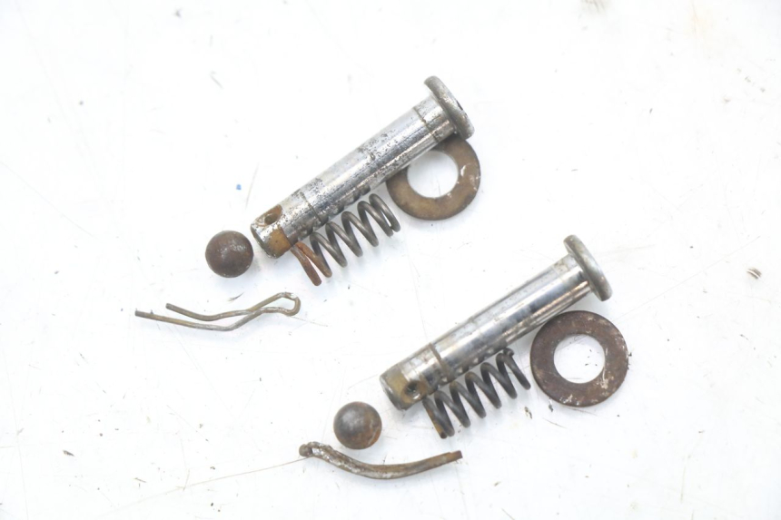 photo de PAIRE CALE PIED ARRIERE KYMCO XCITING 250 (2006 - 2009) - Zoom état d’usage