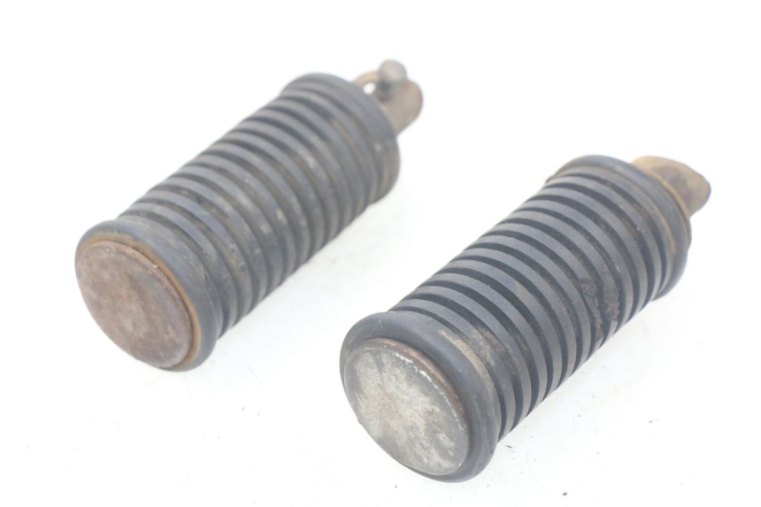photo de PAIRE CALE PIED ARRIERE SUZUKI XF FREEWIND 650 (1997 - 2003) - Gros plan technique