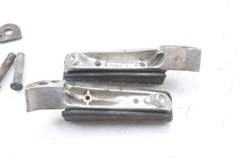 photo de PAIRE CALE PIED ARRIERE YAMAHA XJ600 XJ DIVERSION 600 (1992 - 1997) - Autre angle de vue