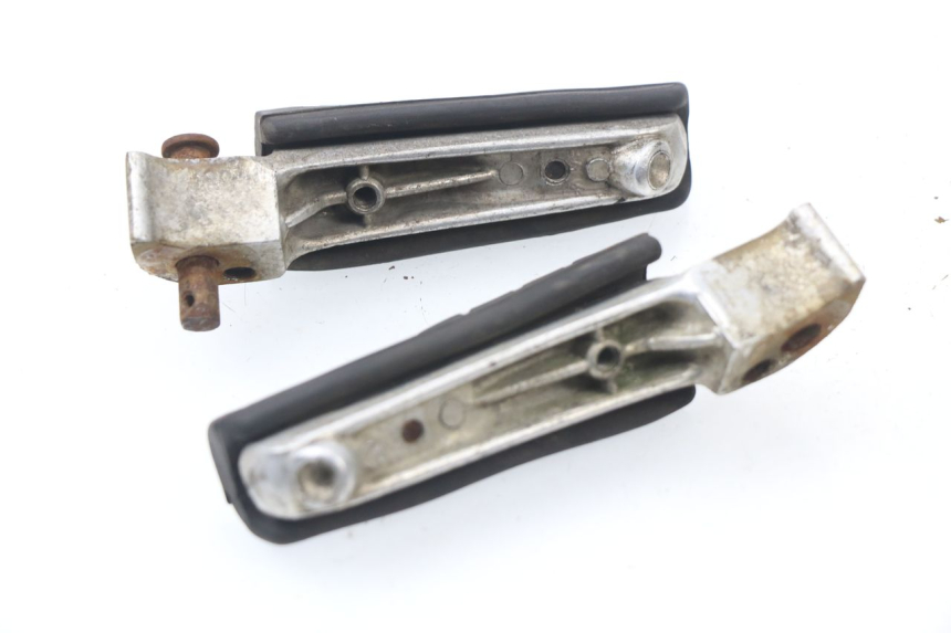 photo de PAIRE CALE PIED ARRIERE YAMAHA XJN XJ N DIVERSION 600 (1994 - 1997) - Zoom état d’usage