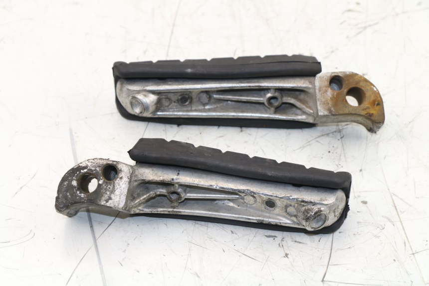 photo de PAIRE CALE PIED ARRIERE YAMAHA XJS DIVERSION 600 (1997 - 1999) - Zoom état d’usage