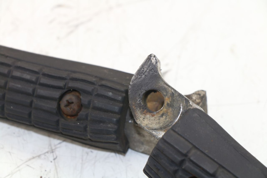 photo de PAIRE CALE PIED ARRIERE YAMAHA XJS DIVERSION 600 (1997 - 1999) - Autre angle de vue