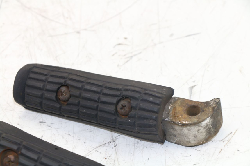 photo de PAIRE CALE PIED ARRIERE YAMAHA XJS DIVERSION 600 (1997 - 1999) - Vue d’ensemble