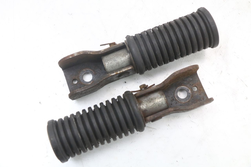 photo de PAIRE CALE PIED ARRIERE SYM XS 125 (2007 - 2016) - Détail de la pièce