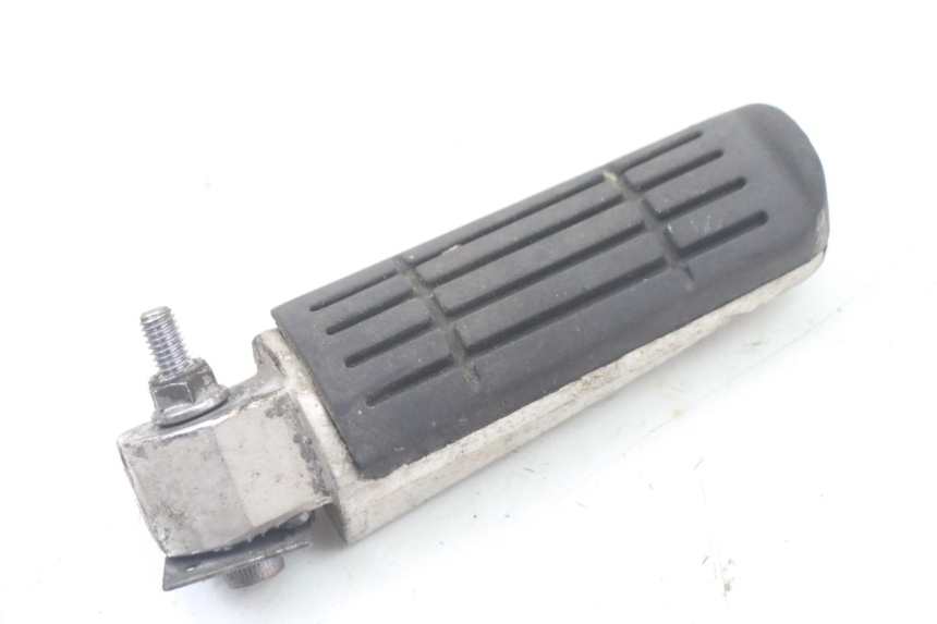 photo de PAIRE CALE PIED ARRIERE YAMAHA FZ6 FAZER S2 600 (2007 - 2011) - Gros plan technique