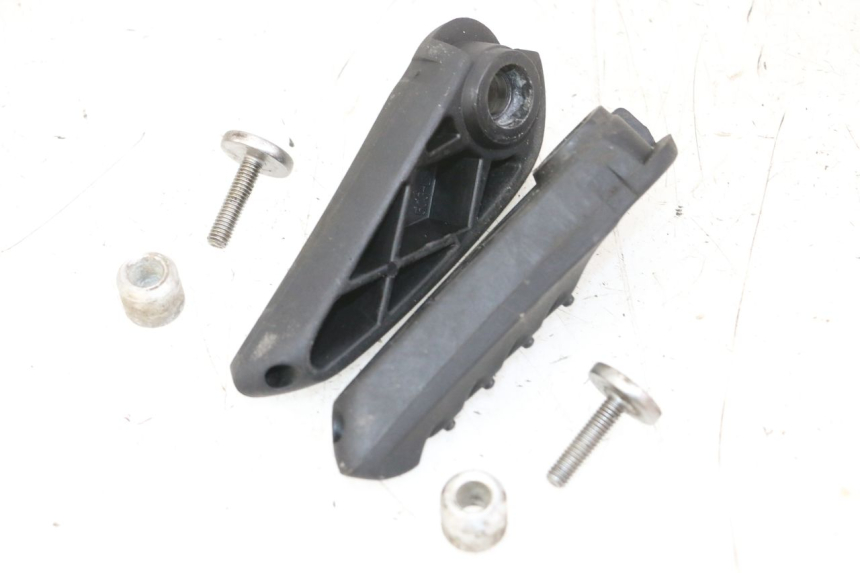 photo de PAIRE CALE PIED ARRIERE YAMAHA NEOS NEO'S 4T 50 (2008 - 2016) - Autre angle de vue