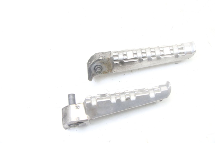 photo de PAIRE CALE PIED ARRIERE YAMAHA YP X-MAX XMAX 400 (2014 - 2017) - Zoom état d’usage