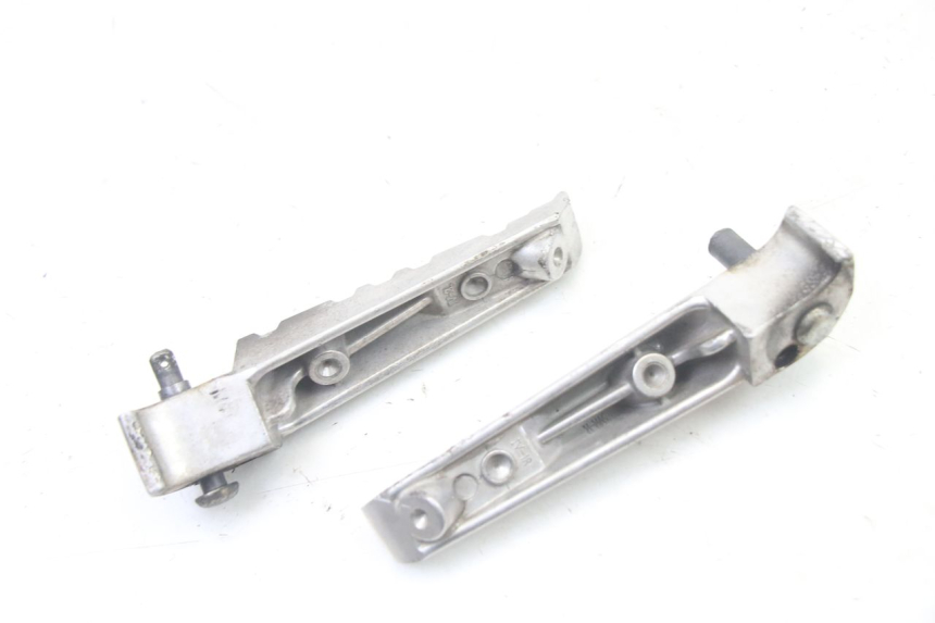 photo de PAIRE CALE PIED ARRIERE YAMAHA YP X-MAX XMAX 400 (2014 - 2017) - Autre angle de vue