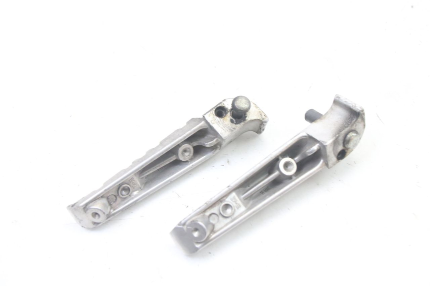 photo de PAIRE CALE PIED ARRIERE YAMAHA YP X-MAX XMAX 400 (2014 - 2017) - Gros plan technique