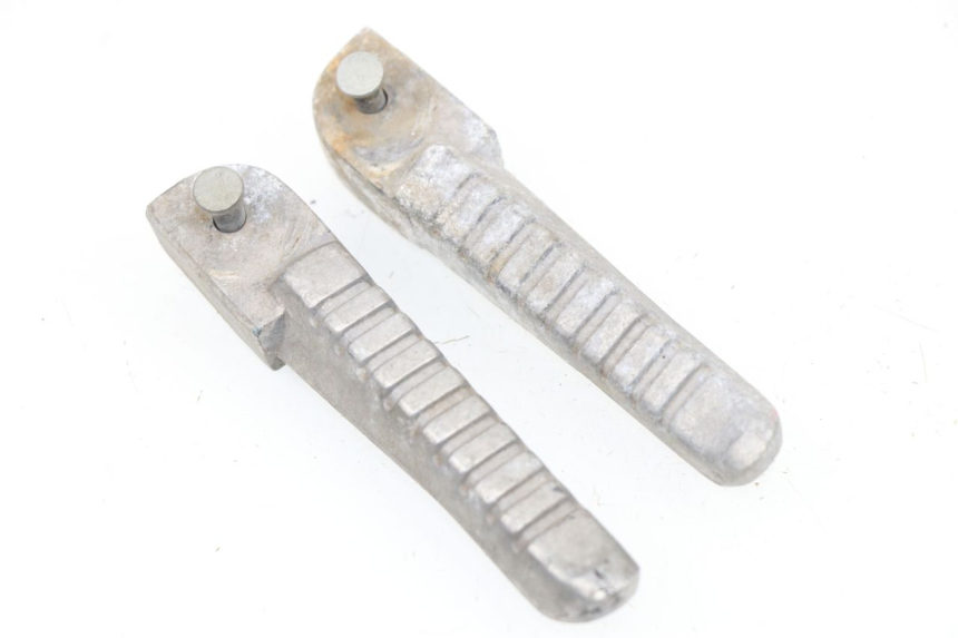 photo de PAIRE CALE PIED ARRIERE YIYING YY T POWER MAX 125 (2006 - 2016) - Vue principale