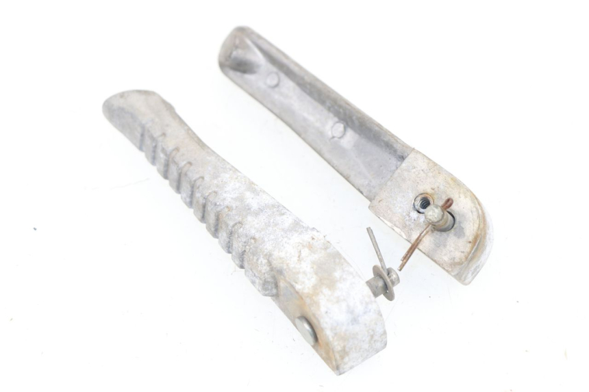 photo de PAIRE CALE PIED ARRIERE YIYING YY T POWER MAX 125 (2006 - 2016) - Détail de la pièce