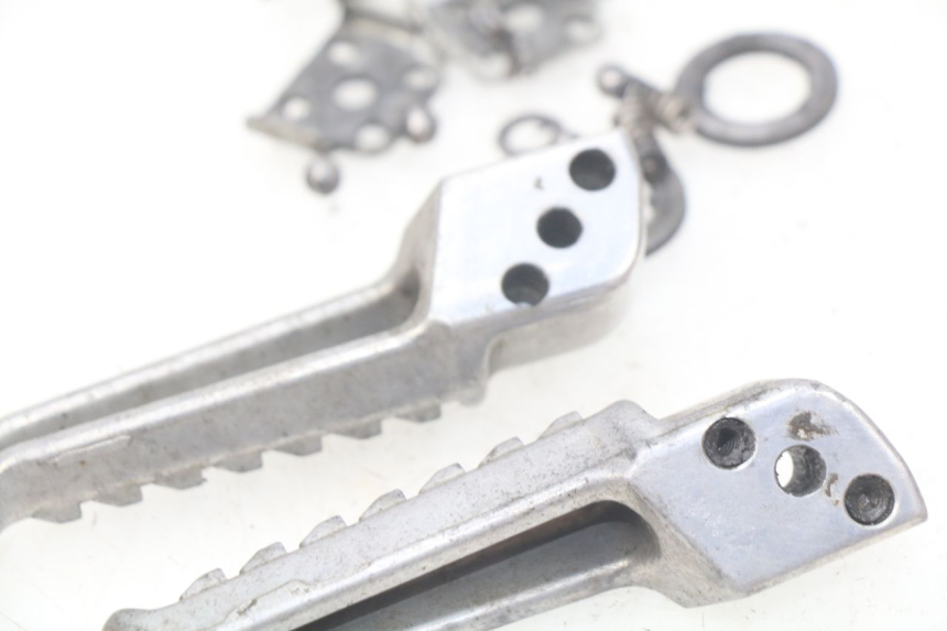 photo de PAIRE CALE PIED ARRIERE KAWASAKI Z S 750 (2003 - 2006) - Zoom état d’usage