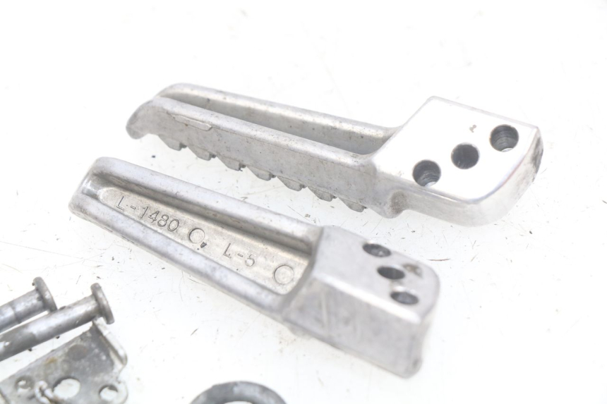 photo de PAIRE CALE PIED ARRIERE KAWASAKI Z S 750 (2003 - 2006) - Autre angle de vue