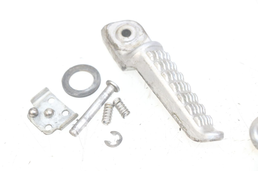 photo de PAIRE CALE PIED ARRIERE KAWASAKI Z 750 (2007 - 2013) - Vue d’ensemble