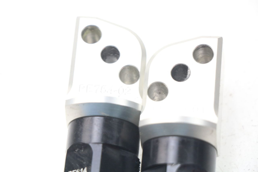 photo de PAIRE CALE PIED ARRIERE KAWASAKI Z Z900 900 (2017 - 2019) - Détail de la pièce