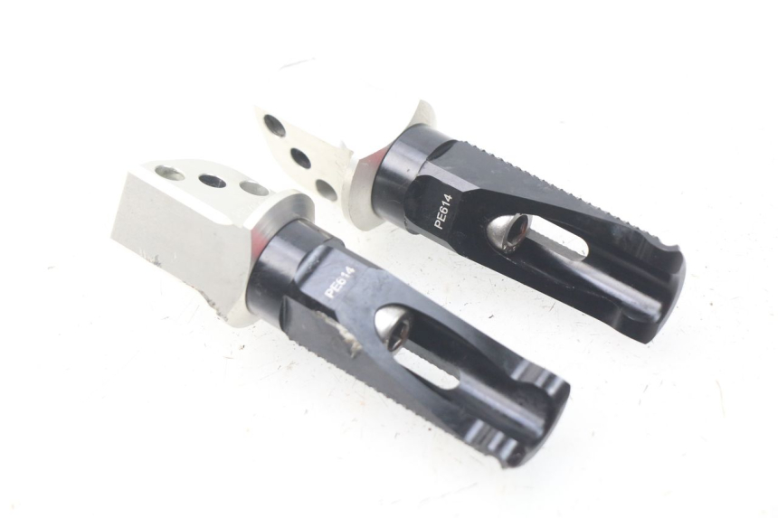 photo de PAIRE CALE PIED ARRIERE KAWASAKI Z Z900 900 (2017 - 2019) - Autre angle de vue