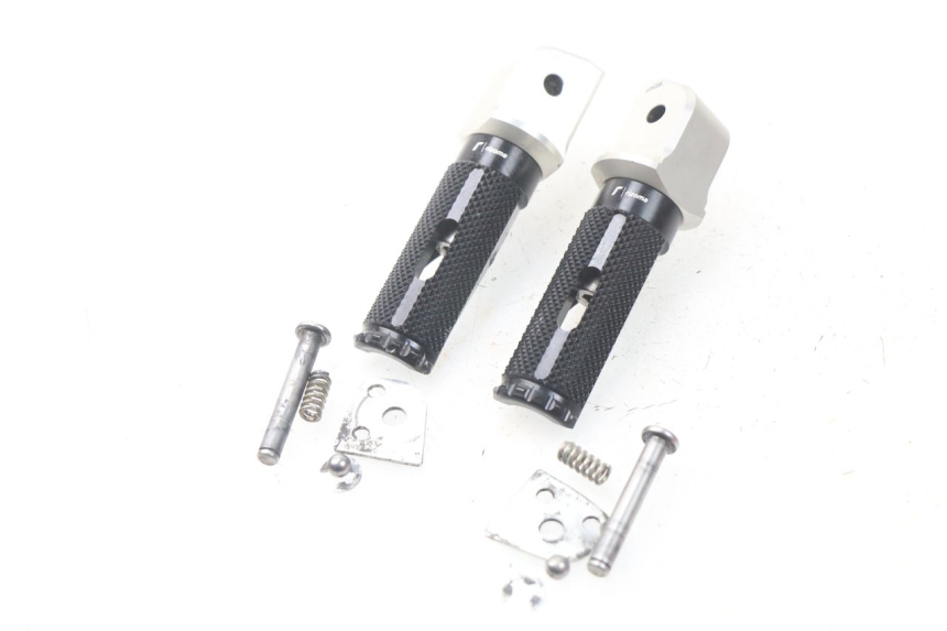 photo de PAIRE CALE PIED ARRIERE KAWASAKI Z Z900 900 (2017 - 2019) - État de surface