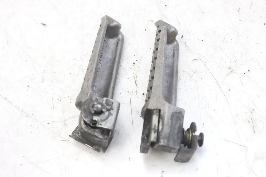 photo de PAIRE CALE PIED ARRIERE KAWASAKI ZX-6R ZX6R 600 (1995 - 1997) - Zoom état d’usage