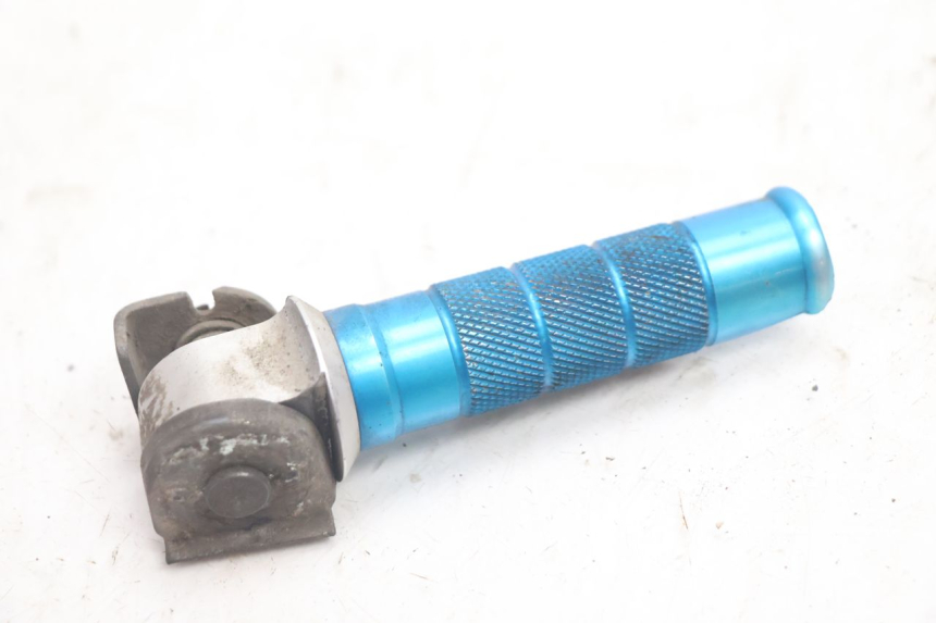 photo de PAIRE CALE PIED ARRIERE KAWASAKI ZX-6R ZX6R 600 (1995 - 1997) - Zoom état d’usage