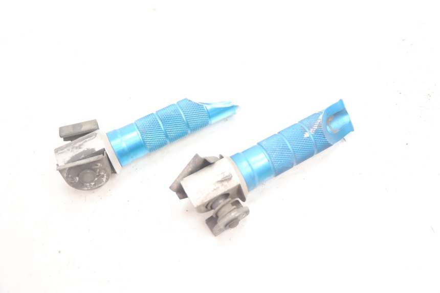 photo de PAIRE CALE PIED ARRIERE KAWASAKI ZX-6R ZX6R 600 (1995 - 1997) - Gros plan technique
