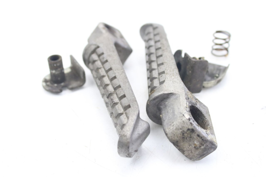 photo de PAIRE CALE PIED ARRIERE KAWASAKI ZZR 600 (1995 - 2004) - Détail de la pièce