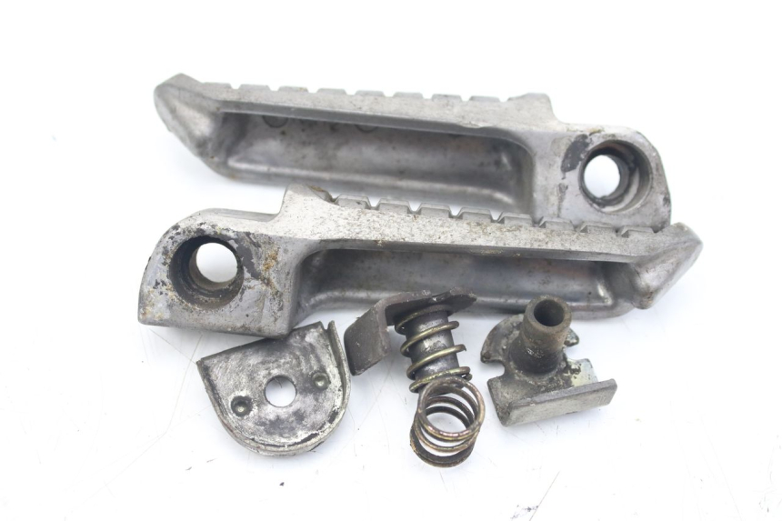 photo de PAIRE CALE PIED ARRIERE KAWASAKI ZZR 600 (1995 - 2004) - Autre angle de vue