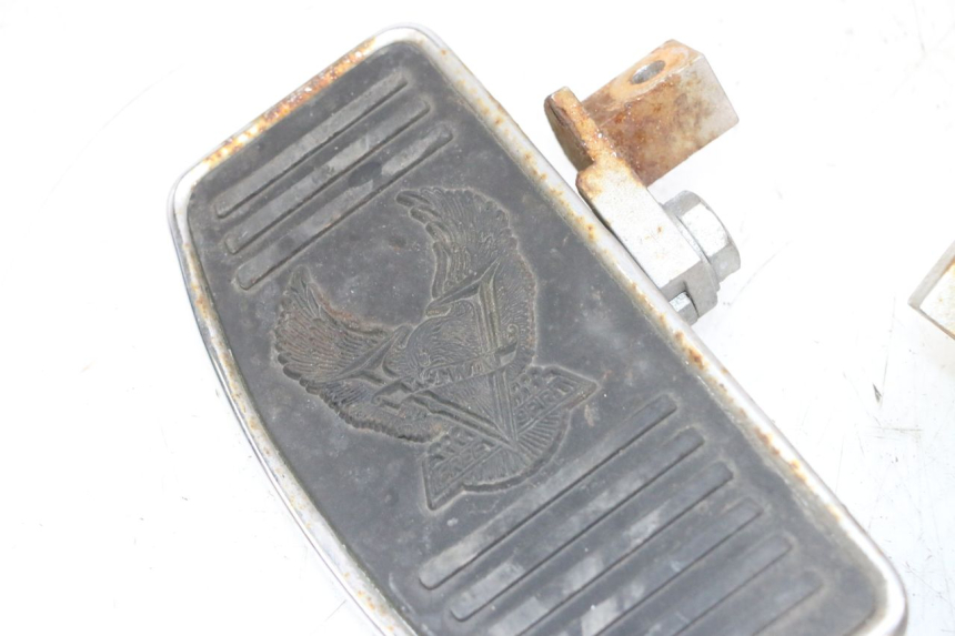 photo de PAIRE CALE PIED AVANT HYOSUNG GV AQUILA 125 (2000 - 2009) - Détails caractéristiques