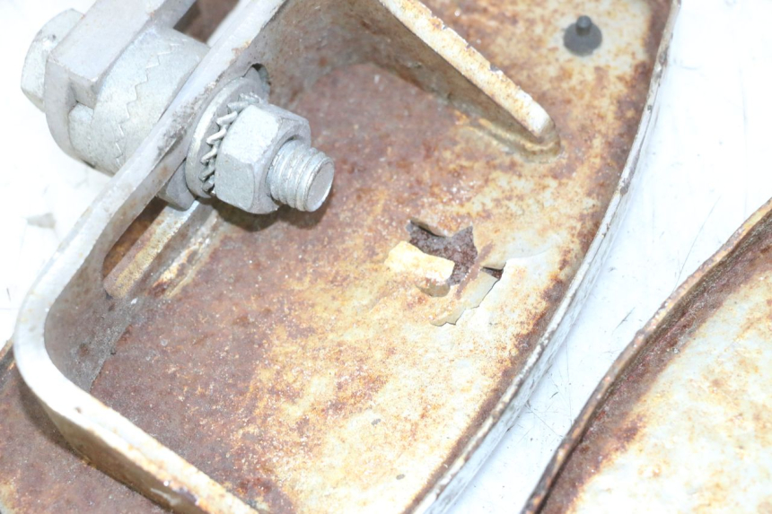 photo de PAIRE CALE PIED AVANT HYOSUNG GV AQUILA 125 (2000 - 2009) - Autre angle de vue