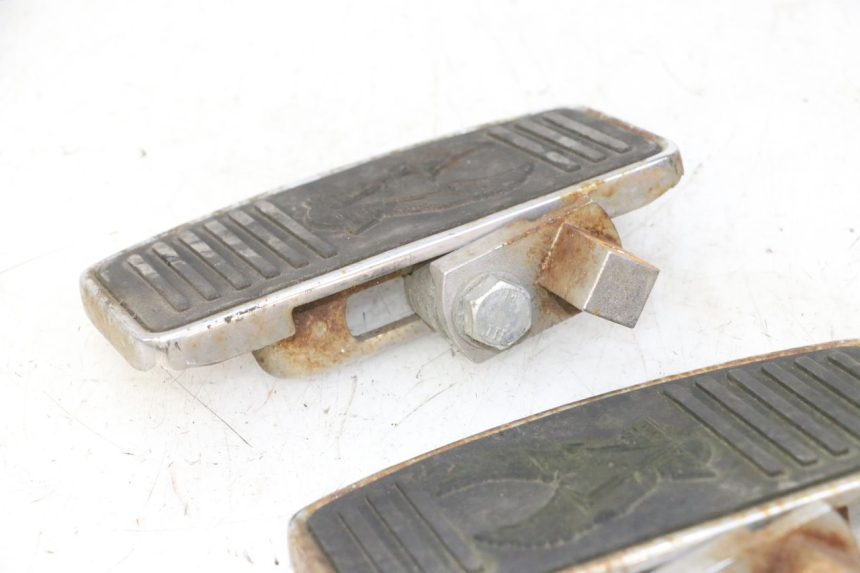 photo de PAIRE CALE PIED AVANT HYOSUNG GV AQUILA 125 (2000 - 2009) - Pièce contrôlée