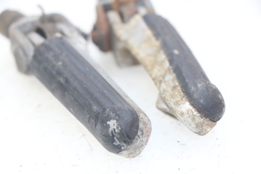 photo de PAIRE CALE PIED AVANT HONDA CBR RR FIREBLADE 900 (1992 - 1994) - Détail de la pièce