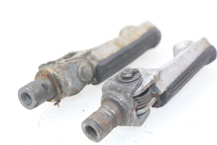 photo de PAIRE CALE PIED AVANT HONDA CBR RR FIREBLADE 900 (1992 - 1994) - Autre angle de vue