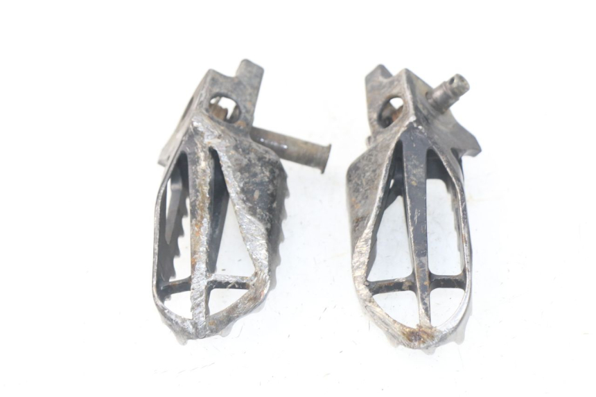 photo de PAIRE CALE PIED AVANT HONDA CRF CR-F 450 (2005 - 2008) - Gros plan technique