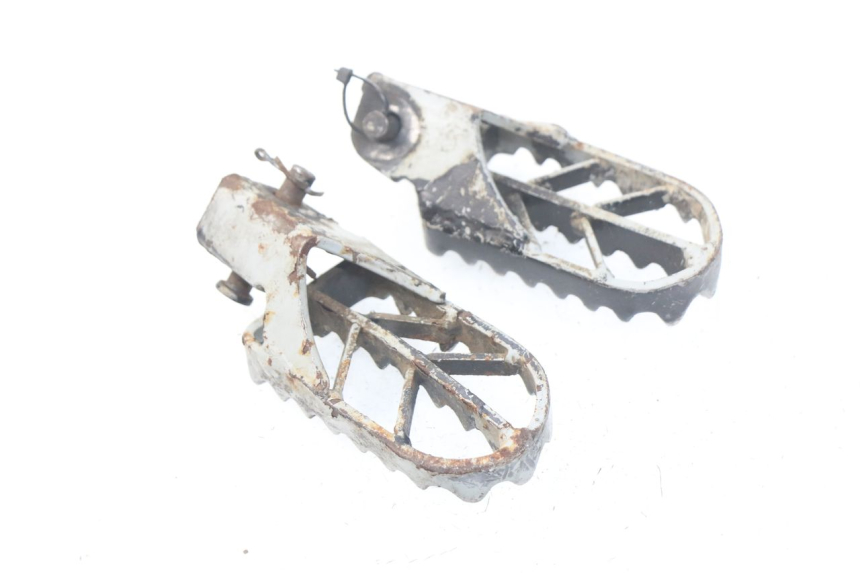 photo de PAIRE CALE PIED AVANT LONCIN DIRT BIKE 125 - Autre angle de vue