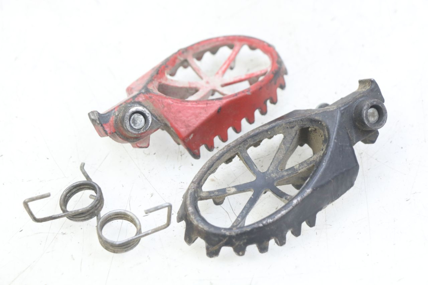 photo de PAIRE CALE PIED AVANT APOLLO DIRT BIKE 125 (2010 - 2018) - Zoom état d’usage