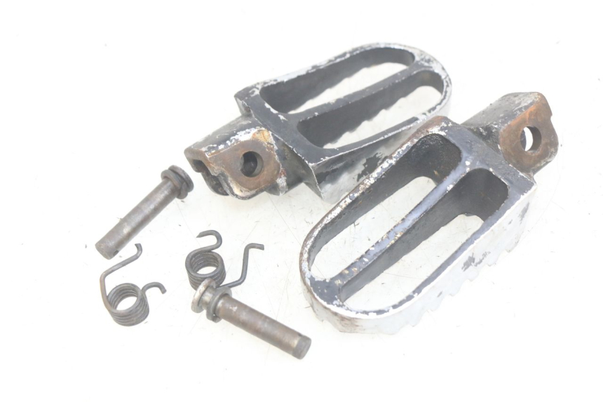 photo de PAIRE CALE PIED AVANT LONCIN DIRT BIKE 125 - Détail de la pièce