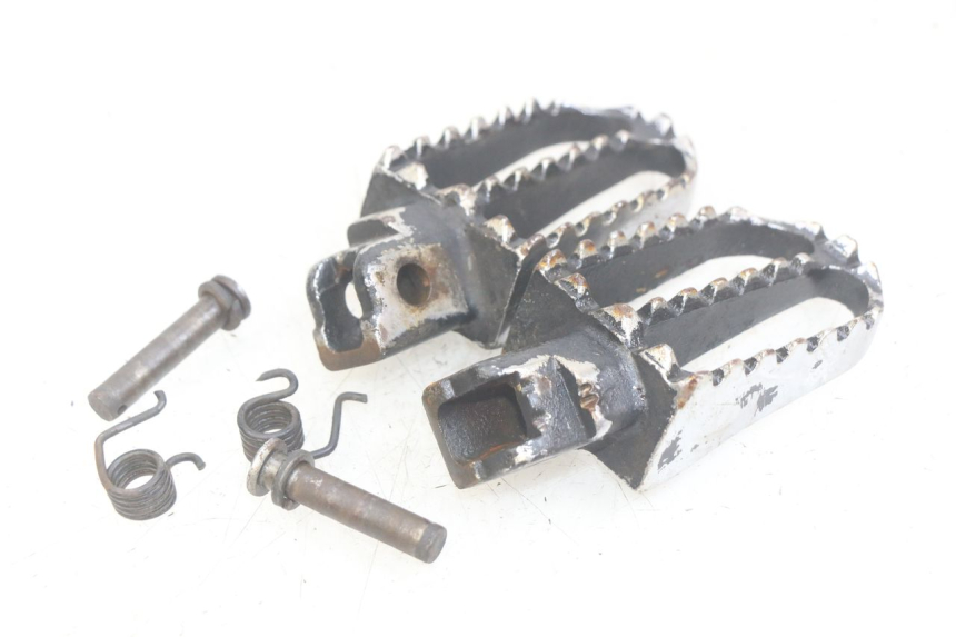 photo de PAIRE CALE PIED AVANT LONCIN DIRT BIKE 125 - Zoom état d’usage