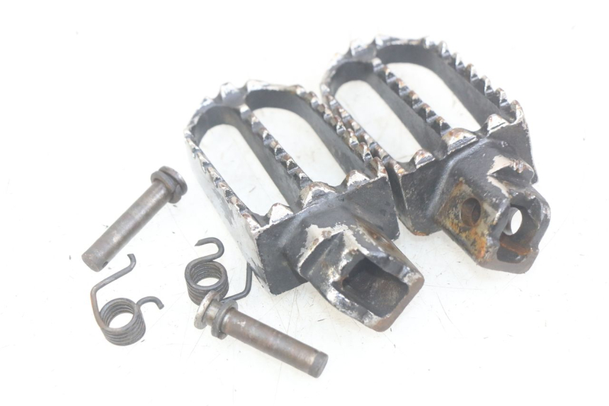 photo de PAIRE CALE PIED AVANT LONCIN DIRT BIKE 125 - Autre angle de vue