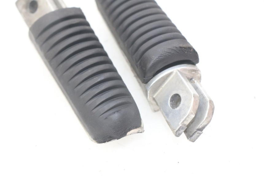 photo de PAIRE CALE PIED AVANT YAMAHA FJR ABS 1300 (2016 - 2020) - Points de fixation