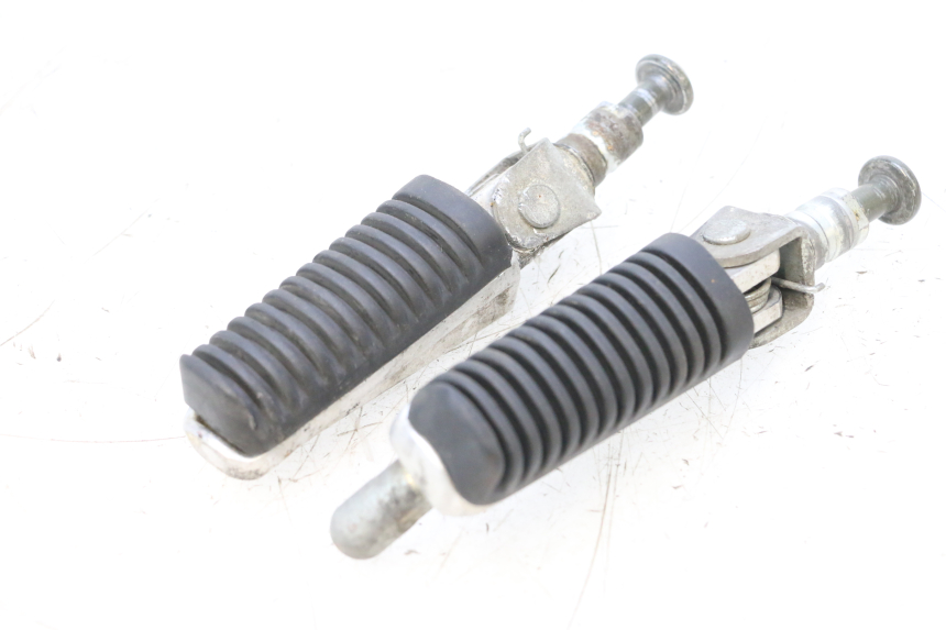 photo de PAIRE CALE PIED AVANT YAMAHA FZS FAZER 600 (1998 - 2001) - Vue principale