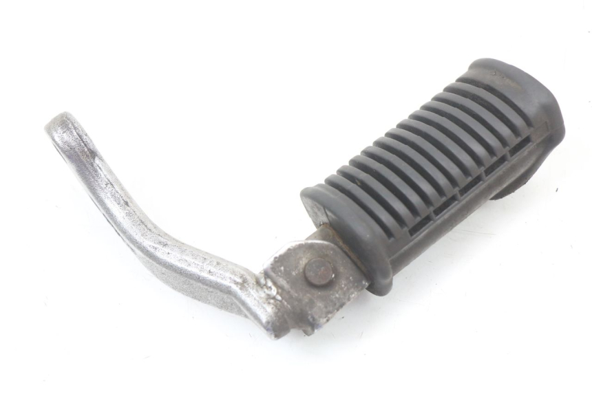 photo de PAIRE CALE PIED AVANT SUZUKI GN 125 (1997 - 2000) - Points de fixation