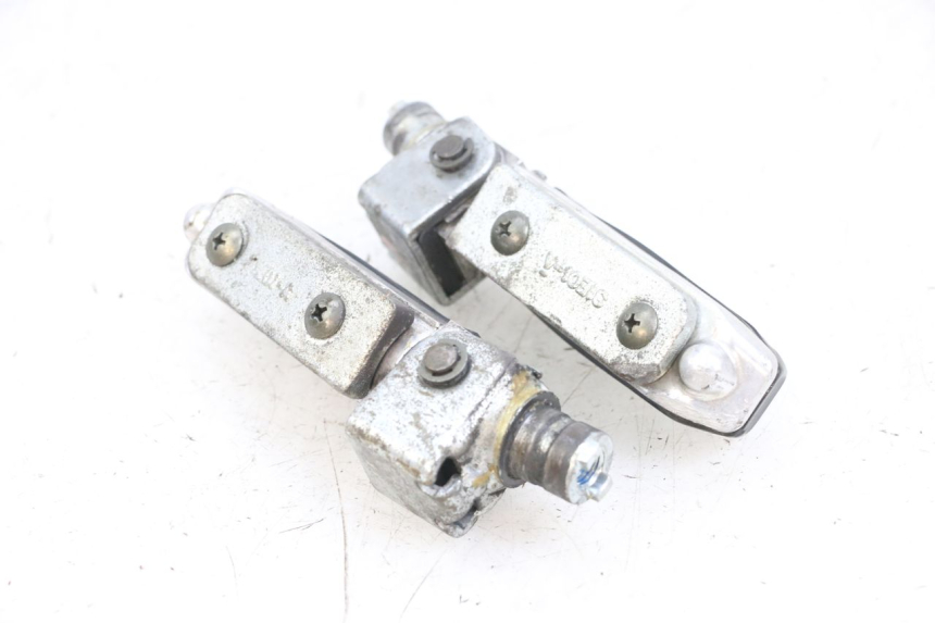 photo de PAIRE CALE PIED AVANT SUZUKI GSF N BANDIT 600 (1996 - 1999) - Zoom état d’usage