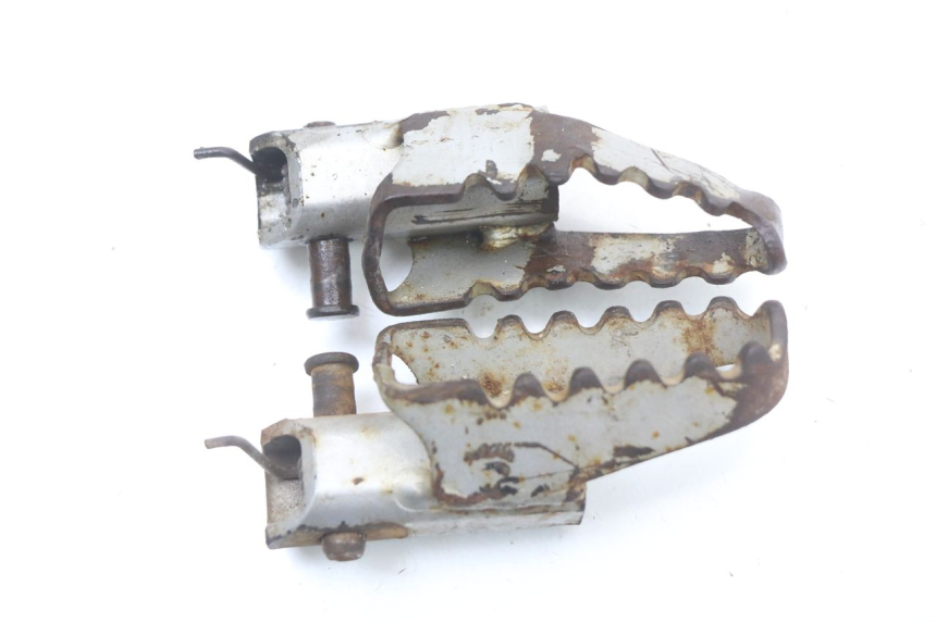 photo de PAIRE CALE PIED AVANT KAWASAKI KDX 125 (1990 - 1991) - Zoom état d’usage