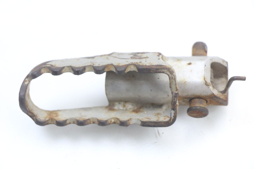 photo de PAIRE CALE PIED AVANT KAWASAKI KDX 125 (1990 - 1991) - Gros plan technique