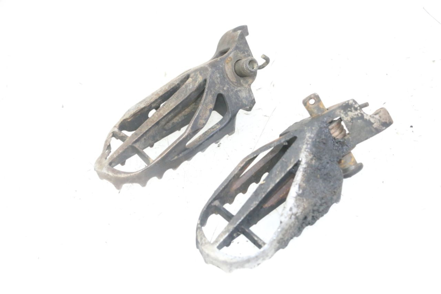 photo de PAIRE CALE PIED AVANT KAWASAKI KX F KXF 450 (2009 - 2011) - Gros plan technique