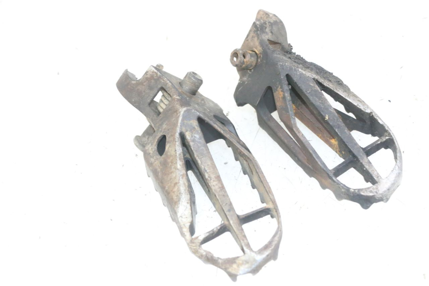 photo de PAIRE CALE PIED AVANT KAWASAKI KX F KXF 450 (2009 - 2011) - Points de fixation