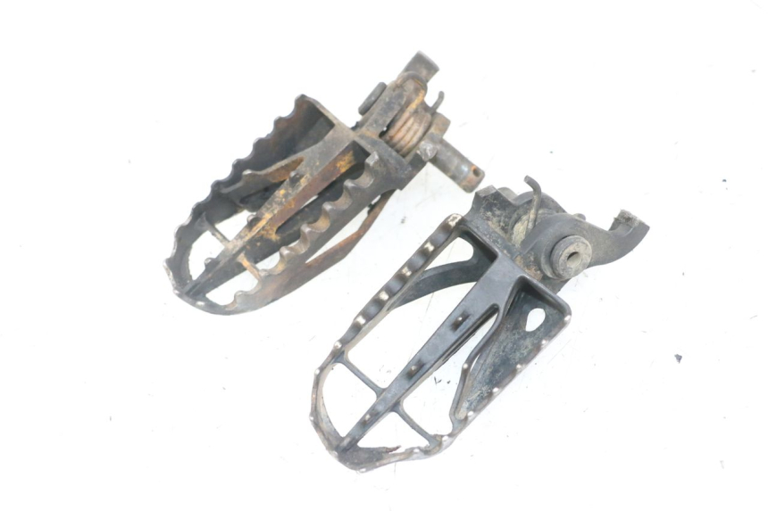 photo de PAIRE CALE PIED AVANT KAWASAKI KX F KXF 450 (2009 - 2011) - Marquages et références