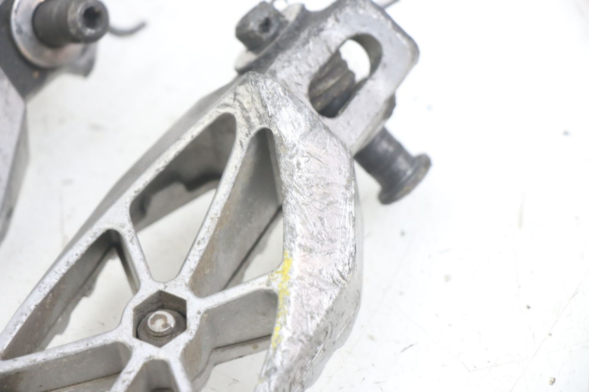 photo de PAIRE CALE PIED AVANT KAWASAKI KXF KX-F 250 (2012 - 2014) - Points de fixation