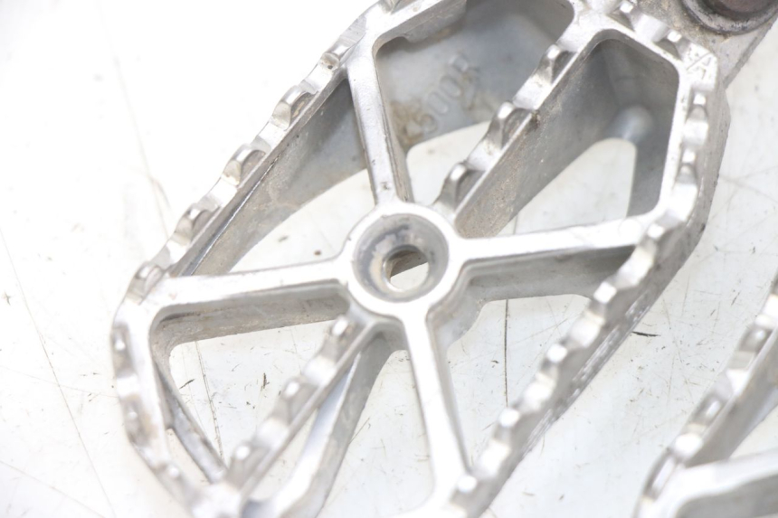 photo de PAIRE CALE PIED AVANT KAWASAKI KXF KX-F 250 (2012 - 2014) - Marquages et références