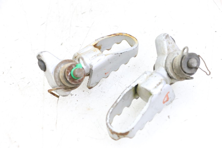 photo de PAIRE CALE PIED AVANT KYMCO STRYKER OFF ROAD 125 (1999 - 2005) - Détail de la pièce